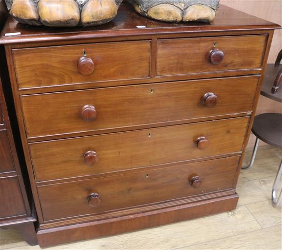 A Victorian mahogany chest of drawers, W.112cm